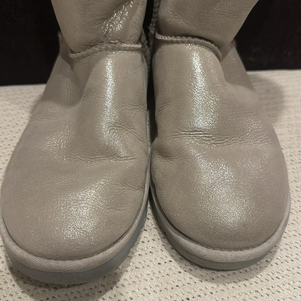 [UGG] Shimmering Silver Winter Boots - Picture 6 of 12